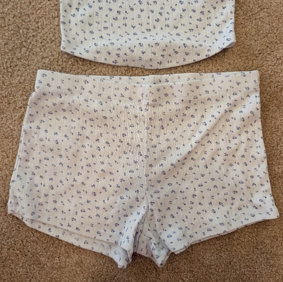 Bozzolo White and Blue Floral Pajama Set - Picture 3 of 5